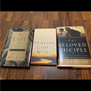 Beth Moore Book Lot 3- To Live Is Christ-Praying Gods Word-Beloved Disciple NWT
